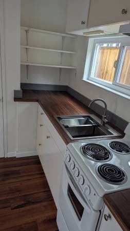1 Bedroom House with Private Parking  Outdoor Storage photo 3