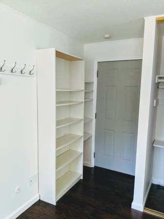 1 Bedroom House with Private Parking  Outdoor Storage photo 4