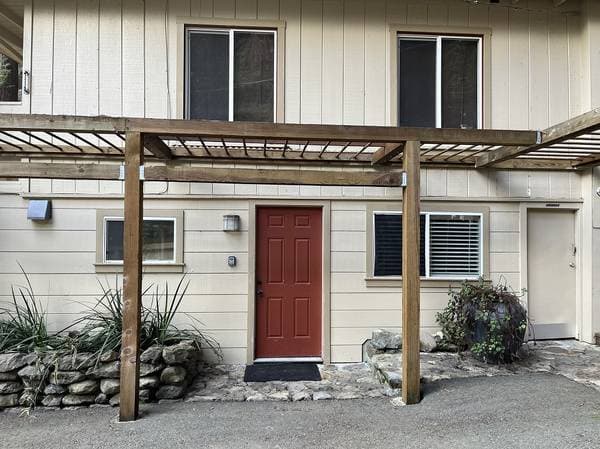 2BR/1BA Duplex on B Foothill Blvd · Rio Nido photo 1