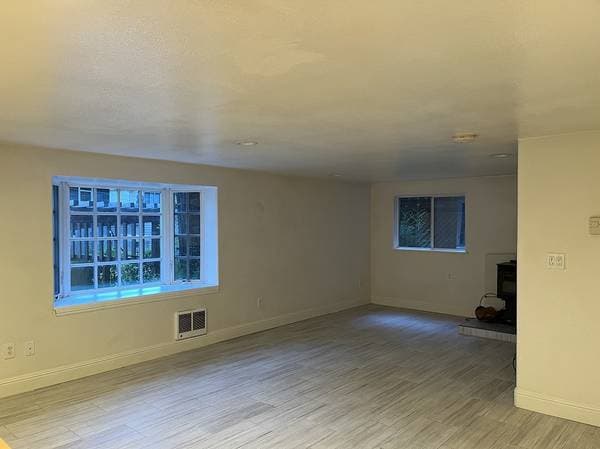 2BR/1BA Duplex on B Foothill Blvd · Rio Nido photo 4