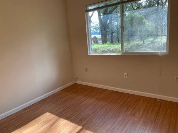 2BR/1BA Apartment · Lakeport photo 4