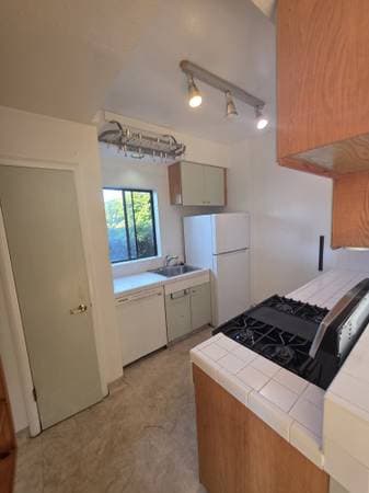 2BR/2BA In Law Adu on 1/2 Sacramento Street · Berkeley photo 2