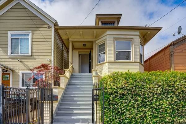 3BR/2BA Duplex · Oakland photo 1