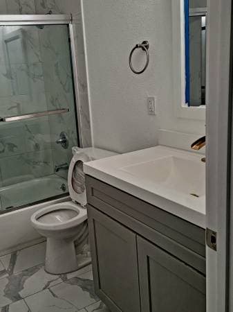 2BR/2BA Single Family House on Martin Luther King Jr Way · Oakland photo 5