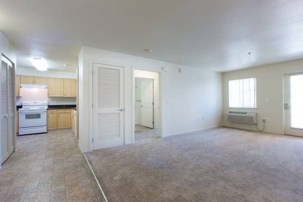 BRANHAM LANE APTS photo 3