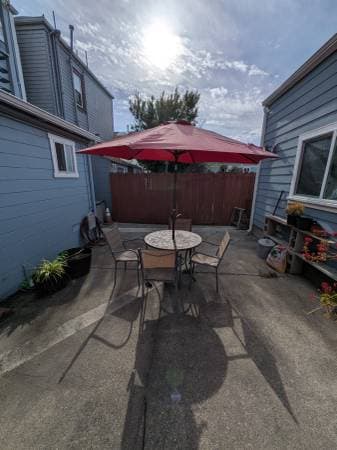 4BR/2BA Flat · Oakland photo 3