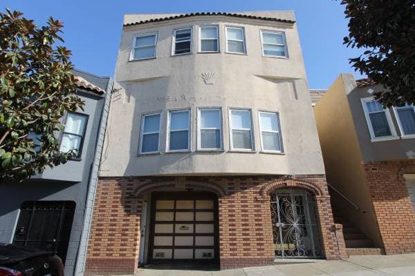 1572 Palou Ave photo 1
