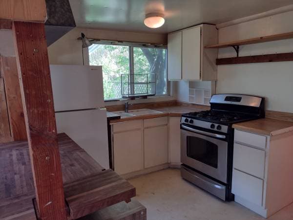 Furnished Studio-Santa Rosa - South photo 3