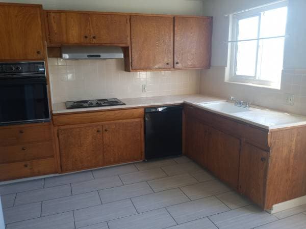 3BR/2BA Single Family House · Daly City photo 4
