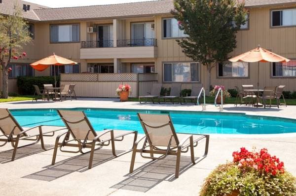 0BR/1BA Apartment on California Street · Mountain View photo 5