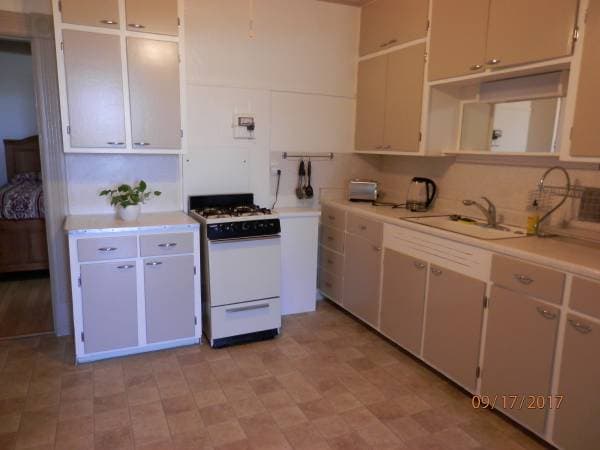 0BR/1BA Apartment on W Richmond Ave. · Richmond photo 3