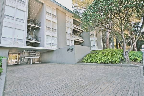 2BR/2BA Apartment on Carlmont Drive · Belmont photo 3