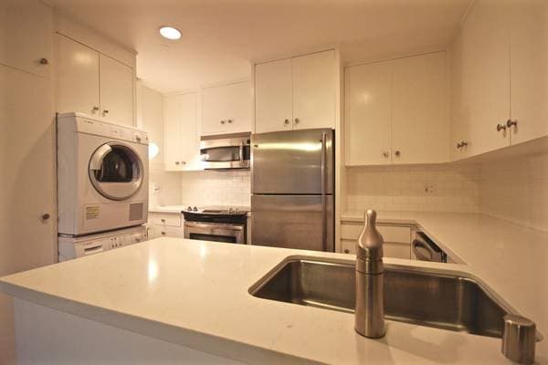 2BR/2BA Apartment on Carlmont Drive · Belmont photo 5