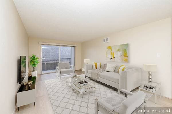 1BR/1BA Apartment on Macarthur · Oakland photo 1