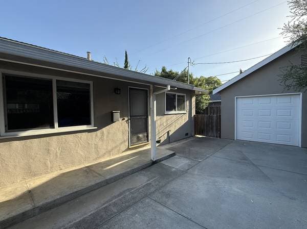 2BR/1BA Duplex · Campbell photo 1