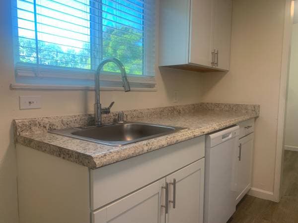 1BR/1BA Apartment on Detroit Avenue · Concord photo 1