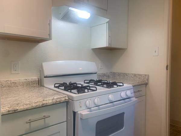 1BR/1BA Apartment on Detroit Avenue · Concord photo 2
