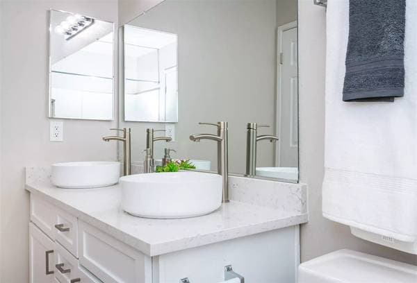 1BR/1BA Townhouse on Lakeville Cir · Petaluma photo 4