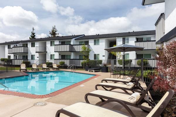1BR/1BA Apartment on Harder Road · Hayward photo 1