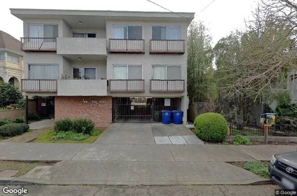 2BR/2BA Apartment on Blake Street · Berkeley photo 1