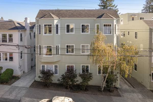 1BR/1BA Apartment on Hilgard Avenue · Berkeley photo 2