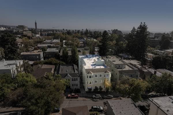 1BR/1BA Apartment on Hilgard Avenue · Berkeley photo 3