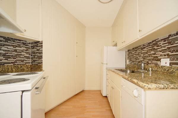 Beautiful Top Floor Condo in Prime Mountain View Location photo 4