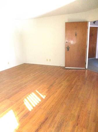 2BR/1BA Apartment on Walnut Ave. · Santa Cruz photo 4