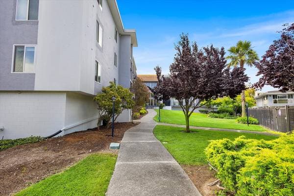1BR/1BA Condo on Shorepoint Ct · Alameda photo 3