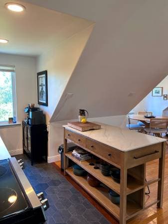 1BR/1BA Loft · Redwood Estates photo 5