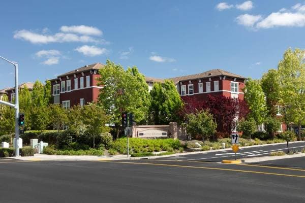 2BR/2BA Apartment on Casa Blanca Terrace · Danville photo 2