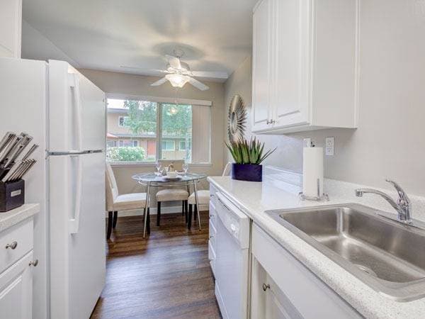 Bright And Spacious 2-bedroom Condo With Water/trash Included! photo 1