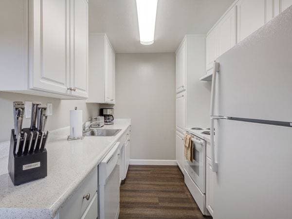 Bright And Spacious 2-bedroom Condo With Water/trash Included! photo 3