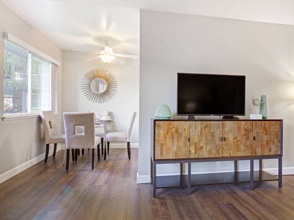 Bright And Spacious 2-bedroom Condo With Water/trash Included! photo 4