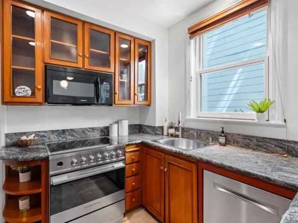 Condos on Jackson Street · San Francisco photo 3