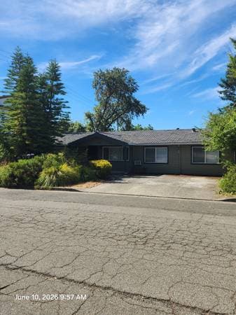 3BR/1BA Duplex · Windsor photo 1
