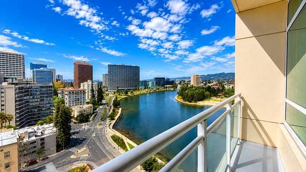 1BR/1BA Apartment on Lakeside Drive · Oakland photo 1