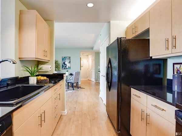 Condos on South Van Ness Ave · San Francisco photo 3