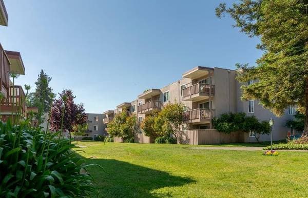 Apartments on Paseo Padre Pkwy · Fremont photo 1