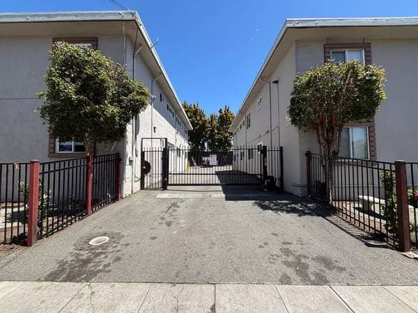 2BR/1BA Apartment on Bonar Street Unit D · Berkeley photo 1