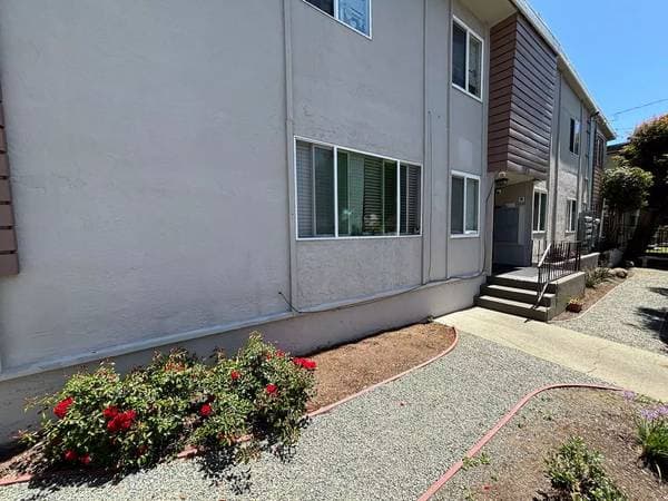 2BR/1BA Apartment on Bonar Street Unit D · Berkeley photo 5