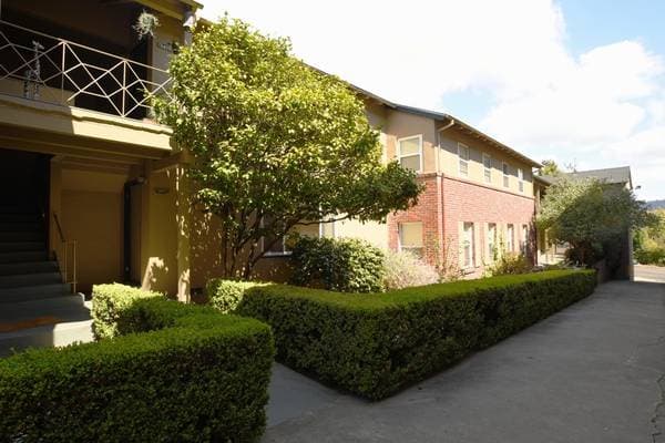 275 MacArthur Blvd - Oakland photo 1