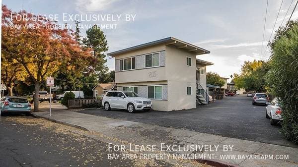 Charming Updated 2-Bedroom Home in Prime Location photo 2