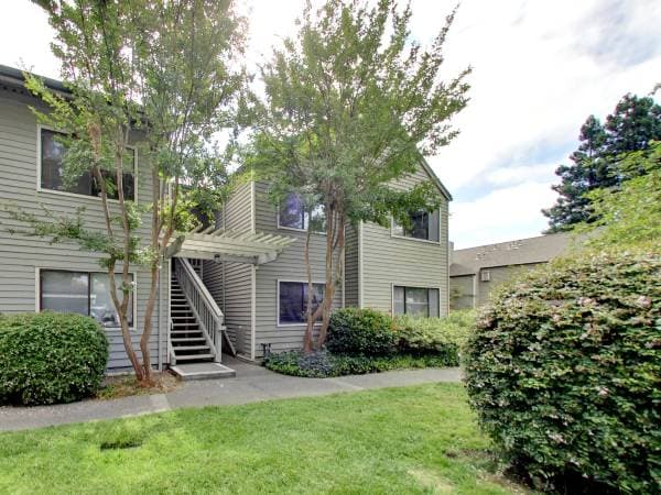Riverwood Apartments photo 2