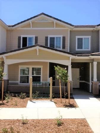 2BR/2BA Condo on Gold Street · Dixon photo 4