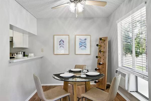 1BR/1BA Apartment on Lakeville Cir · Petaluma photo 3