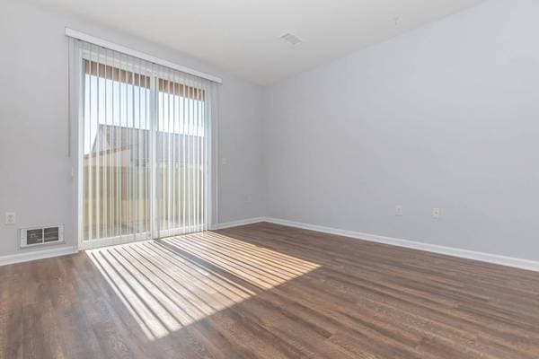 2BR/2BA Apartment on Schmidt Lane · El Cerrito photo 3