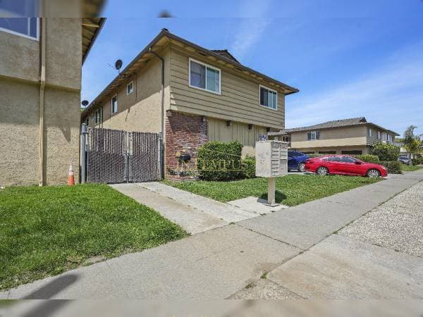 2BR/1BA Apartment on Francisco Ave Apt C · San Jose photo 1