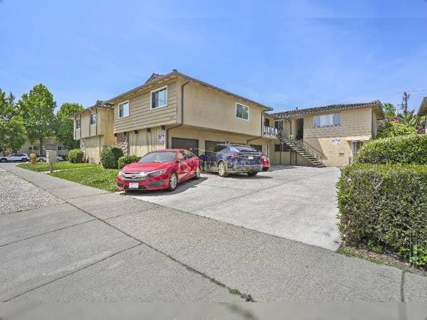 2BR/1BA Apartment on Francisco Ave Apt C · San Jose photo 2