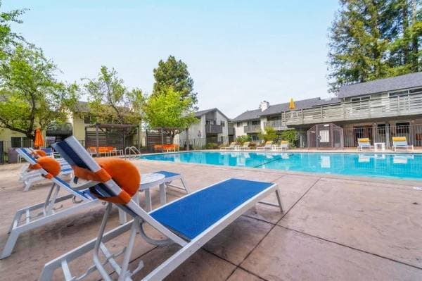 1BR/1BA Apartment on Hancock Street · Hayward photo 1